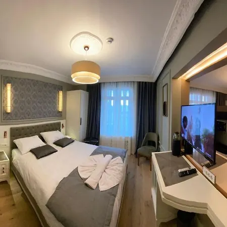 מלון Triada Taksim - Special Category 4*