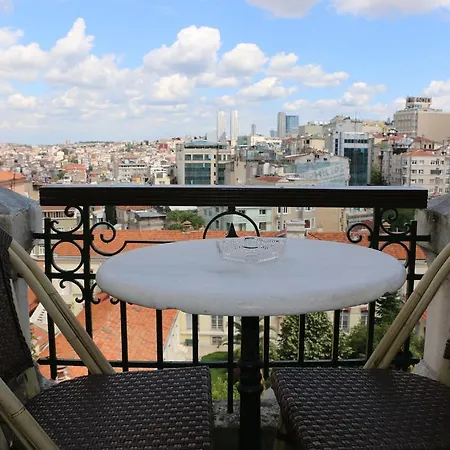 מלון Triada Taksim - Special Category 4*